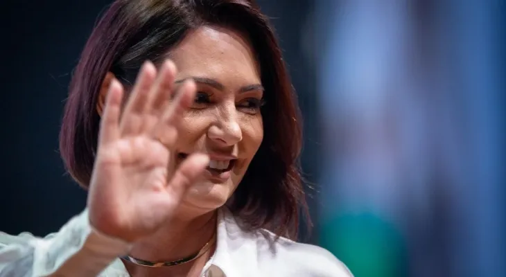Michelle diz que pode “se erguer como uma leoa” em disputa eleitoral de 2026
