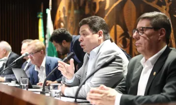 Assembleia discute crise no setor leiteiro e deputados cobram reação do governo federal