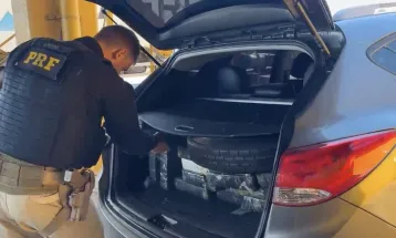 PRF apreende quase meia tonelada de maconha após perseguição em Cascavel