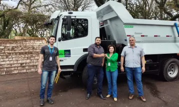 Estado começa a entregar máquinas para melhorar estradas rurais de 396 cidades