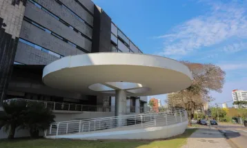 TCE-PR suspende licitação de R$ 100 bilhões após empresa investigada por ligação com o PCC vencer pregão