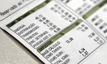 Aneel reduz bandeira para vermelha 1 na conta de luz em outubro