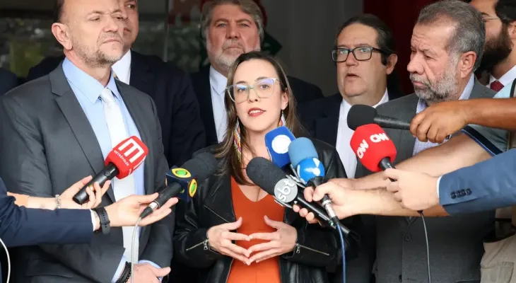 Trump retira visto da president nacional do PSOL, Paula Coradi