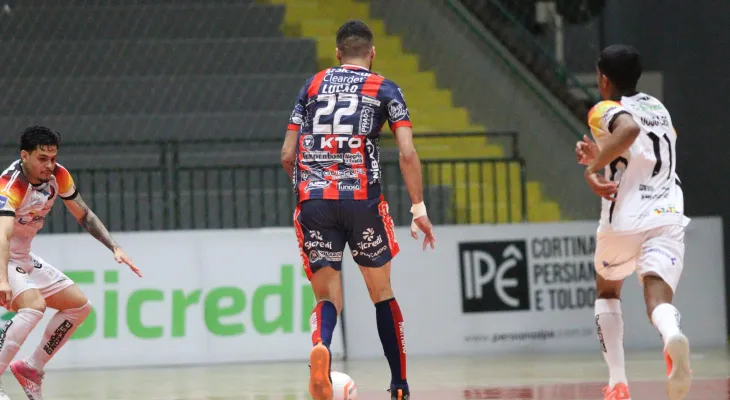 Cascavel Futsal vence o Blumenau e fecha fase classificatória da LNF em oitavo lugar