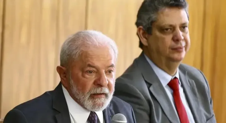 Ministro de Lula diz que saída de PP e União não fragiliza governo