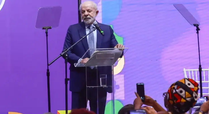 Lula abre conferência e sanciona ampliação da licença-maternidade