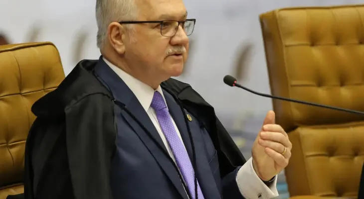 STF inicia cerimônia de posse de Fachin na presidência da Corte