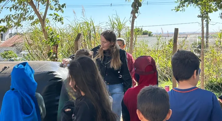 Alunos da Escola Municipal 1º de Maio aprendem, na prática, como funciona um biodigestor