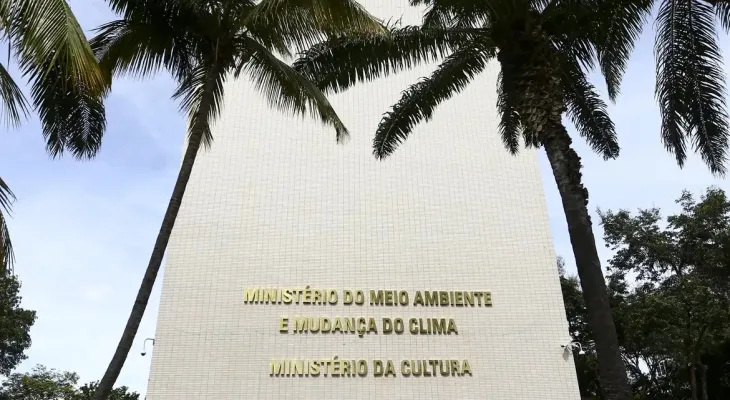 MinC quer transformar escolas de samba em pontos de cultura