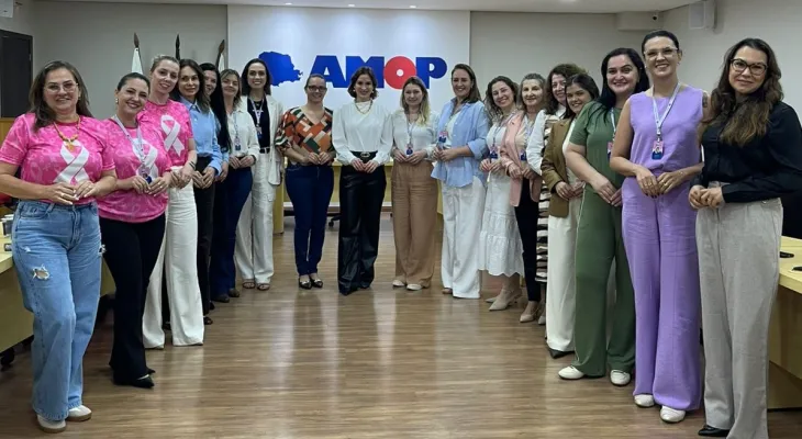 Adamop promove treinamento de posicionamento e comunicação para primeiras-damas