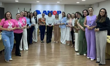 Adamop promove treinamento de posicionamento e comunicação para primeiras-damas