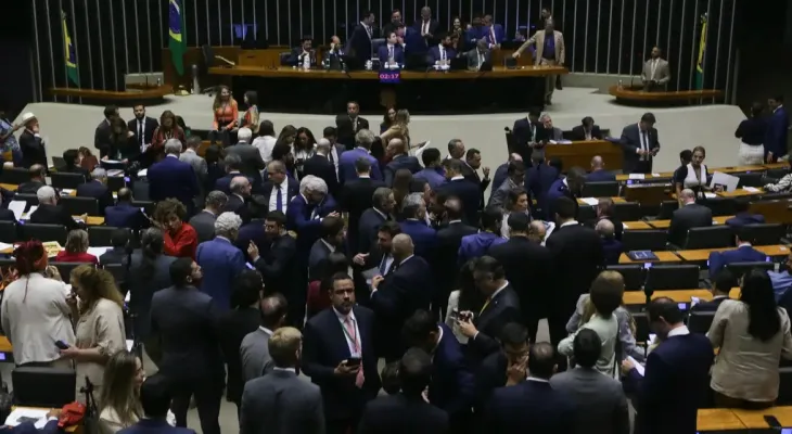 Câmara aprova isenção do IR para quem ganha até R$ 5 mil