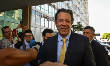 Banco Master é uma pancada no sistema bancário brasileiro, diz Haddad
