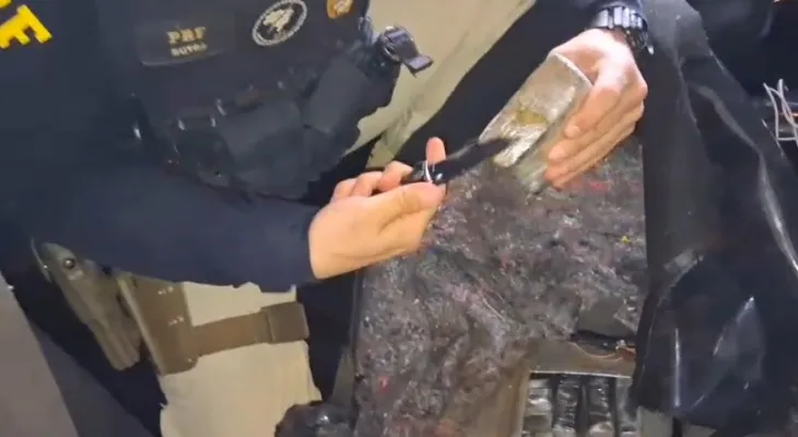 PRF apreende van paraguaia carregada com maconha em Toledo