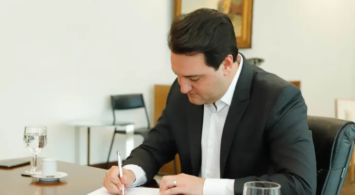 Estado institui perdão de dívidas de até R$ 7 mil com a Cohapar; medida beneficia 17 mil famílias