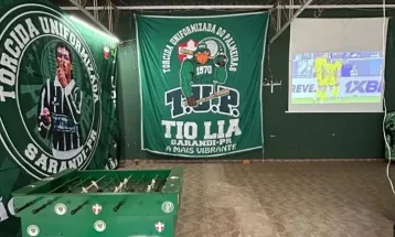 Bem público destinado à assistência vira ponto de torcida organizada