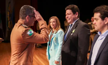 Deputado Gugu Bueno é homenageado pelo 21º Batalhão da Polícia Militar em Francisco Beltrão