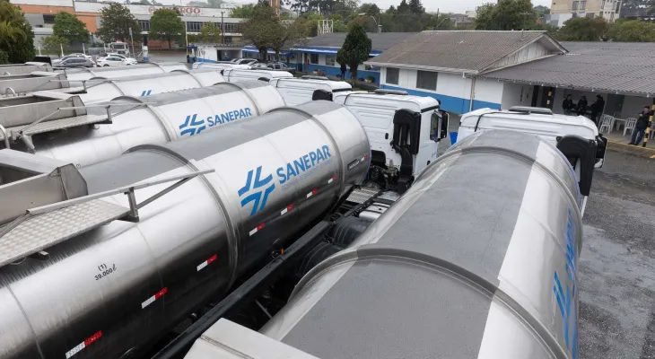 Sanepar reforça frota com cinco maiores caminhões-pipa da companhia