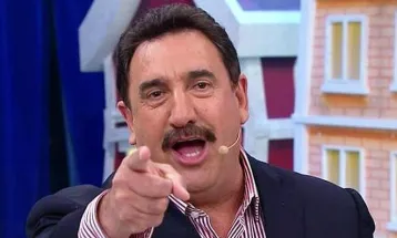 Ratinho deve se retratar por acusações a Chico Buarque