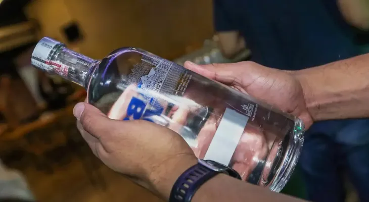 Policiais descobrem laboratório de falsificação de bebidas no DF