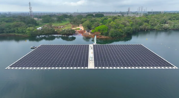 Itaipu completa primeira fase de montagem da usina solar flutuante