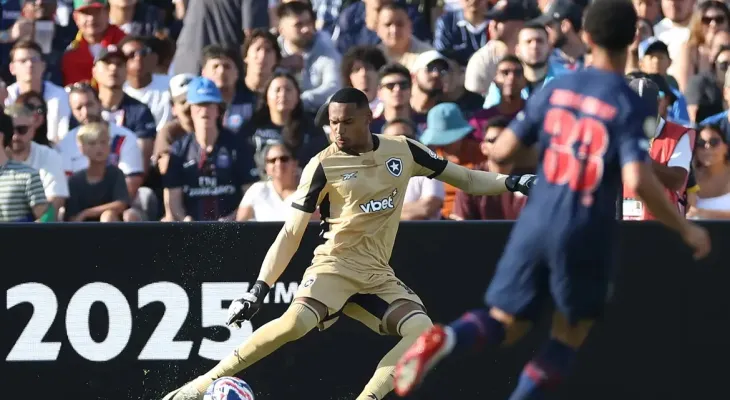 Ederson se machuca e John, ex-Botafogo, é convocado para amistosos