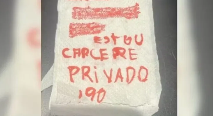 Mulher pede socorro em bilhete escrito em papel higiênico e denuncia cárcere privado em Gaspar (SC)