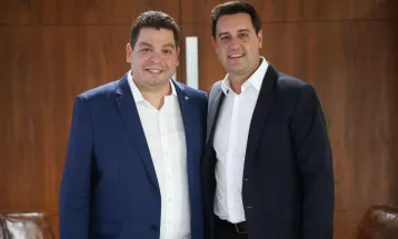 Ratinho Júnior destaca obra que vai levar asfalto a todas as ruas do Lago Azul em Cascavel