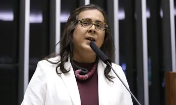 Comissão aprova criação de programa para aumentar a oferta de luz e internet em todo o país