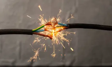 Concessionária de energia é condenada sozinha por choque que matou égua em via pública