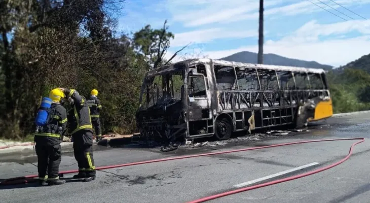 Motociclista morre após colisão entre moto e ônibus na SC-401, em Florianópolis