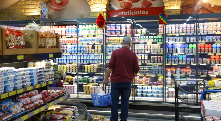 Preços de comidas e bebidas caem pelo quarto mês seguido no Paraná