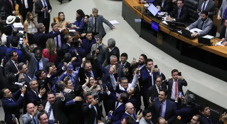 Câmara aprova retirada da MP do IOF da pauta; texto caduca