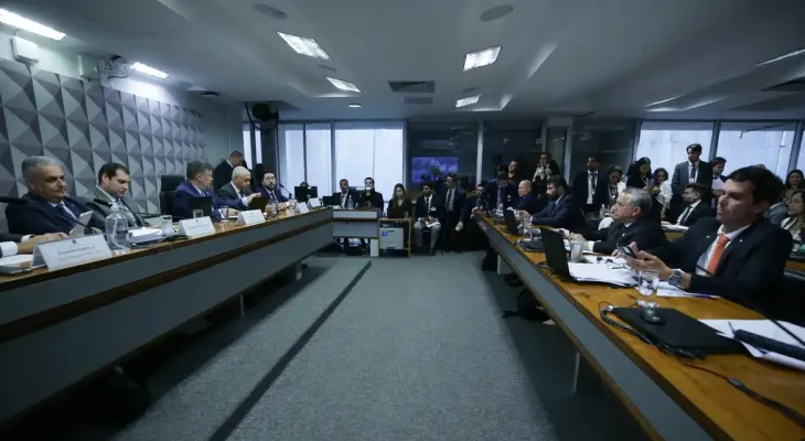 Dino autoriza silêncio de presidente de sindicato na CPMI do INSS