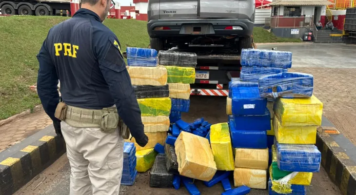 PRF apreende uma tonelada de maconha após perseguição em Tuneiras do Oeste