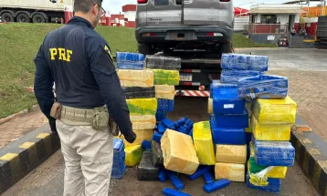 PRF apreende uma tonelada de maconha após perseguição em Tuneiras do Oeste