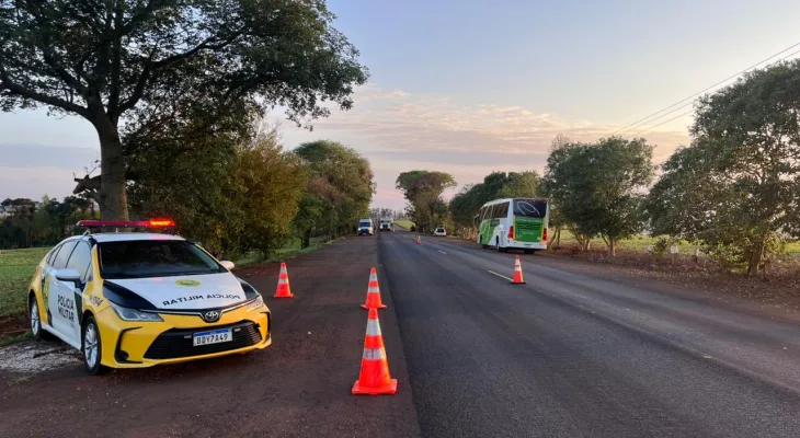 Polícia Rodoviária Estadual flagra motorista com CNH suspensa conduzindo ônibus escolar em Toledo