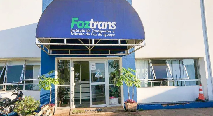 Contrato de R$ 25,4 mi com a Celepar expõe falhas e contradições da Prefeitura de Foz