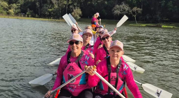 “Remada Rosa” reúne mulheres em Cascavel em apoio ao Outubro Rosa e à prevenção do câncer de mama