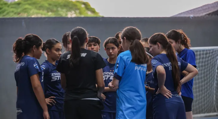 Dias das Crianças: Instituto Stein investe no futsal feminino de base