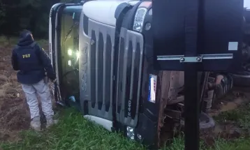 Dois acidentes em sequência mobilizam PRF em Guamiranga, na BR-373