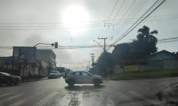 Segunda-feira começa com garoa leve e clima indeciso em Cascavel