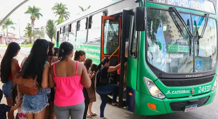 Setor de serviços cresce 0,1% em agosto e amplia recorde