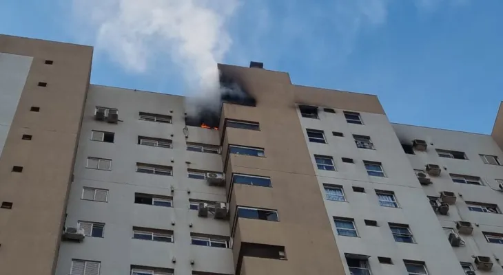 Polícia Científica investiga causas do incêndio que deixou três pessoas gravemente feridas em Cascavel