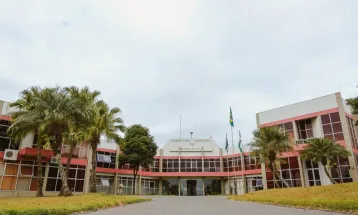 TCE declara inconstitucionais leis de Cafelândia que reajustaram salários de professores e médicos