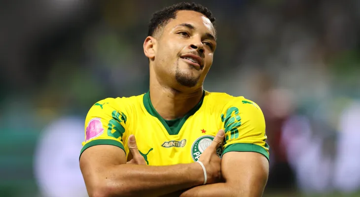 Palmeiras encosta no Flamengo em briga de ataques