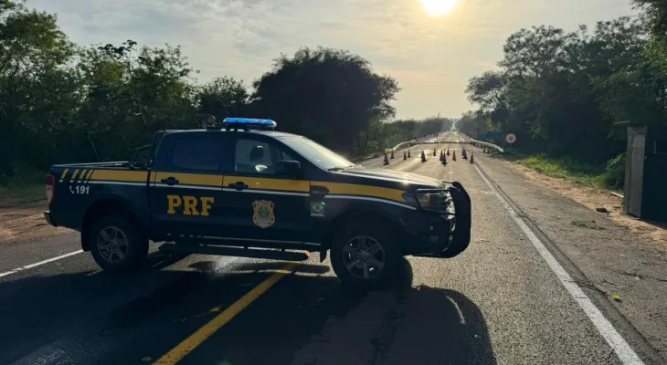 Tráfego é totalmente interditado na ponte sobre o Rio Piquiri, na BR-272