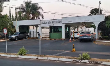 Moraes autoriza Bolsonaro a comemorar aniversário da filha em casa