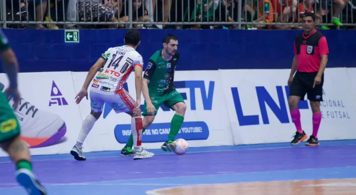 Cascavel Futsal tem ligeira vantagem no clássico contra o Marreco