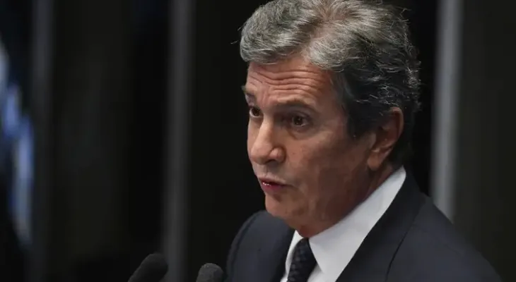 Moraes dá cinco dias para defesa de Collor explicar desligamento de tornozeleira